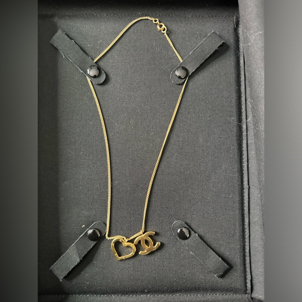 CHANEL Necklace CC Logo & Heart Charms Gold Plated w/Box & COA - Picture 2 of 8